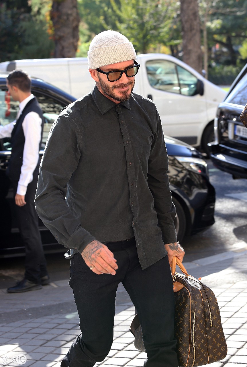 大衛貝克漢姆David Beckham絡腮胡子手拿LV包包抵達巴黎酒店84 / 作者:admin / 帖子ID:56