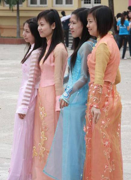 實拍︰鄰國越南越南女大學生畢業照，帶你了解她們的生活76 / 作者:乔微博 / 帖子ID:418