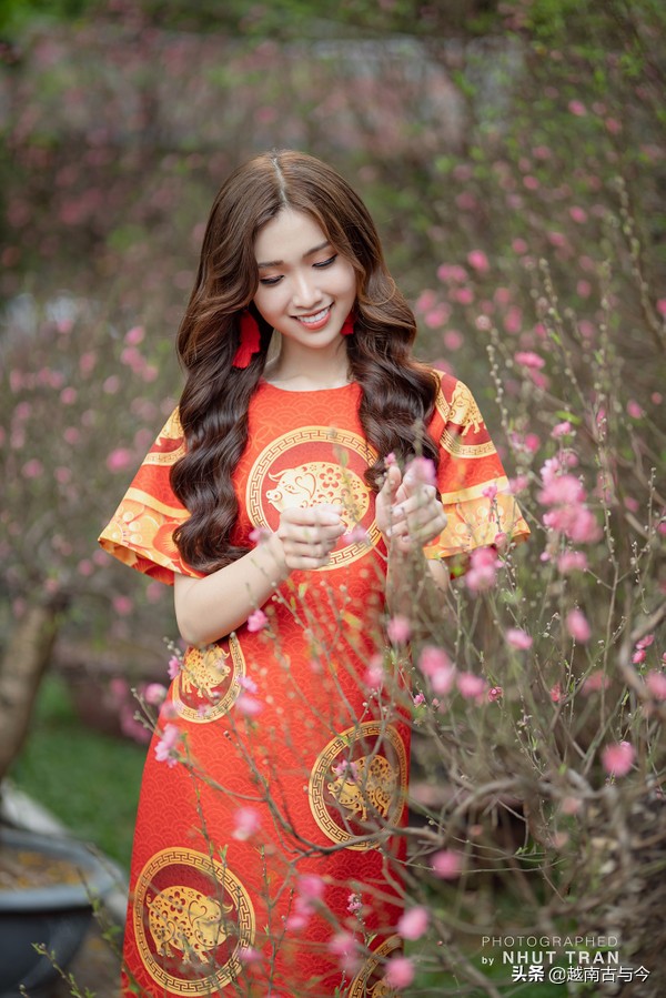 2019年越南變性小姐冠軍超美寫真，身穿越南傳統服飾喜迎農歷春節97 / 作者:123456790 / 帖子ID:424
