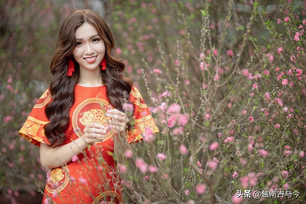 2019年越南變性小姐冠軍超美寫真，身穿越南傳統服飾喜迎農歷春節50 / 作者:123456790 / 帖子ID:424