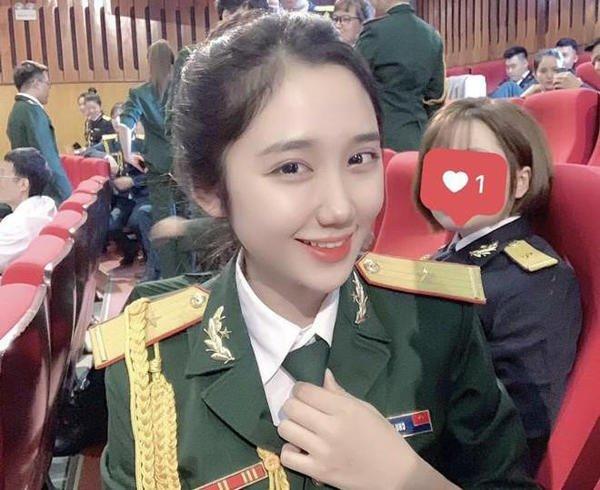 擁有純淨可愛的相貌，越南軍校女大學生是一夜爆紅，氣質不凡11 / 作者:顺势而为47 / 帖子ID:425