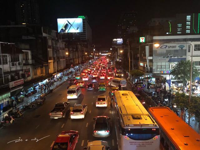 實拍泰國曼谷最著名的紅燈區，一半是夜市，一半是色情表演的夜店97 / 作者:乔微博 / 帖子ID:472