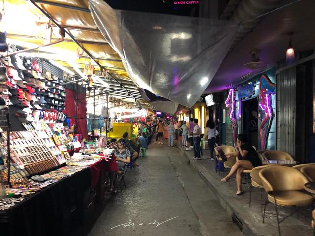 實拍泰國曼谷最著名的紅燈區，一半是夜市，一半是色情表演的夜店79 / 作者:乔微博 / 帖子ID:472
