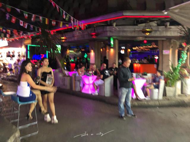 實拍泰國曼谷最著名的紅燈區，一半是夜市，一半是色情表演的夜店66 / 作者:乔微博 / 帖子ID:472