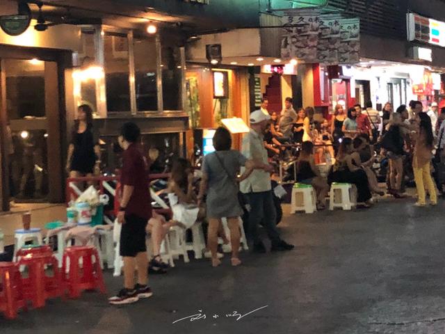 實拍泰國曼谷最著名的紅燈區，一半是夜市，一半是色情表演的夜店63 / 作者:乔微博 / 帖子ID:472