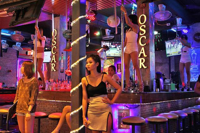 泰國普吉島旅游，探訪與芭提雅齊名的酒吧街 男游客居多36 / 作者:乔微博 / 帖子ID:486