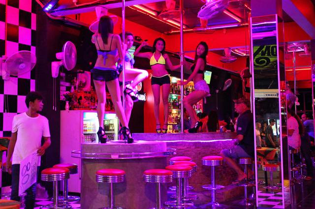泰國普吉島旅游，探訪與芭提雅齊名的酒吧街 男游客居多93 / 作者:乔微博 / 帖子ID:486